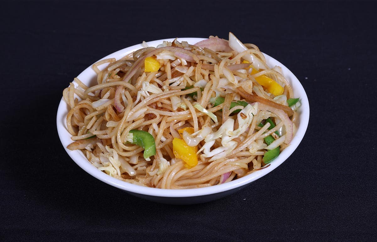 Vegetable hakka noodles at Foyer