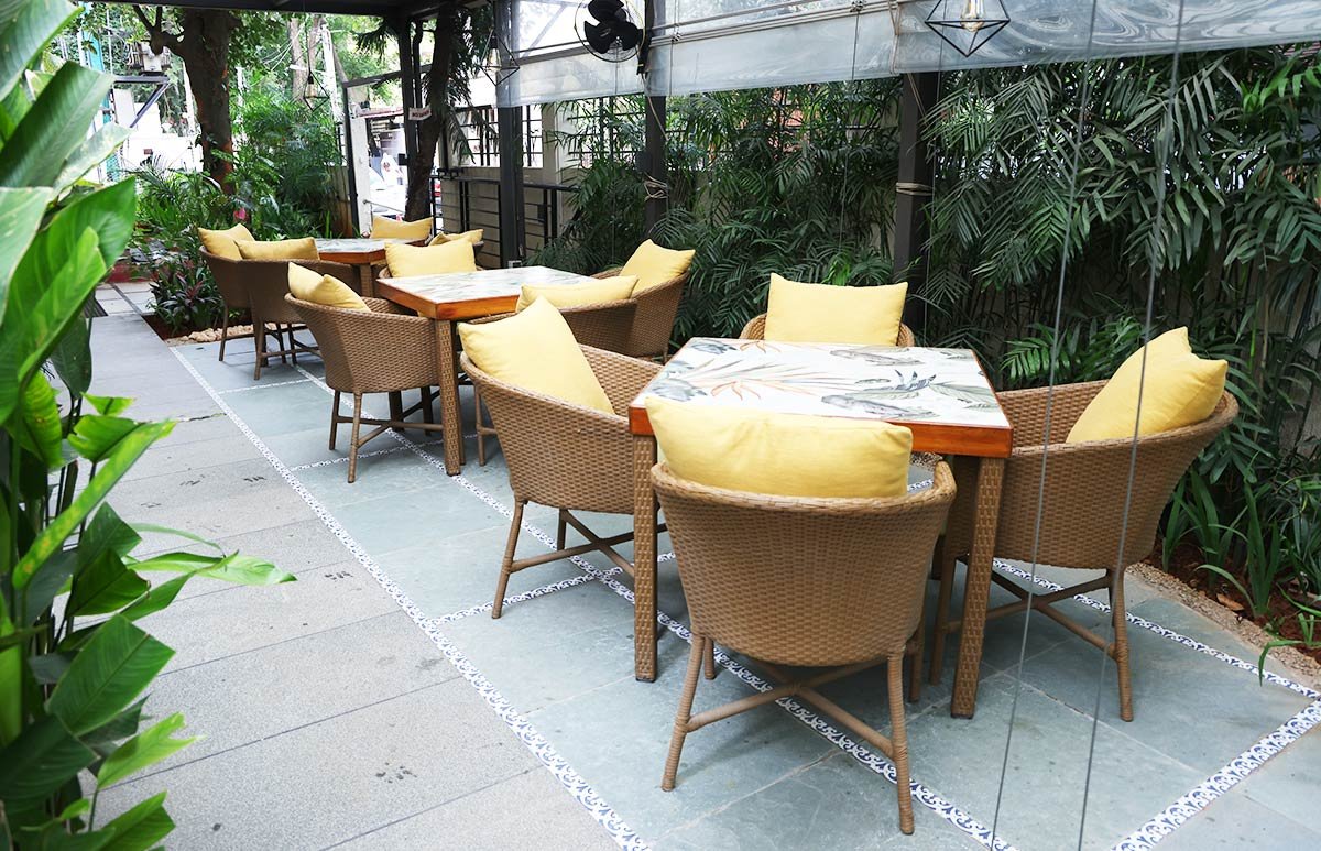 Foyer outdoor terrace