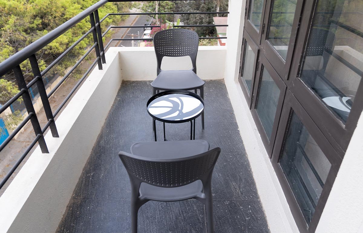 Suite balcony seating